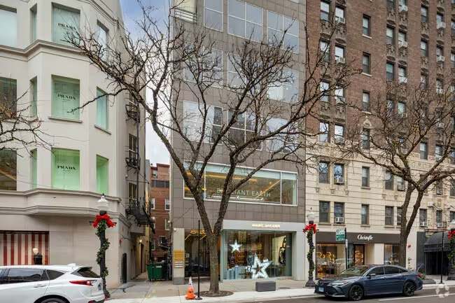 Chicago Massage and Spa — Massage Therapy in E Oak St, Chicago