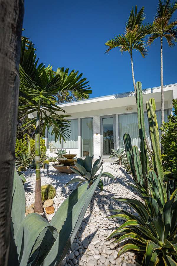 Helia House — Acupuncture in NE 168th St, Miami
