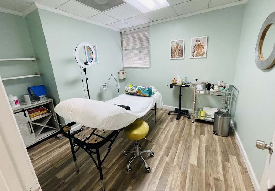 Jules Acupuncture — Acupuncture in NE 2nd Ave #313, Miami