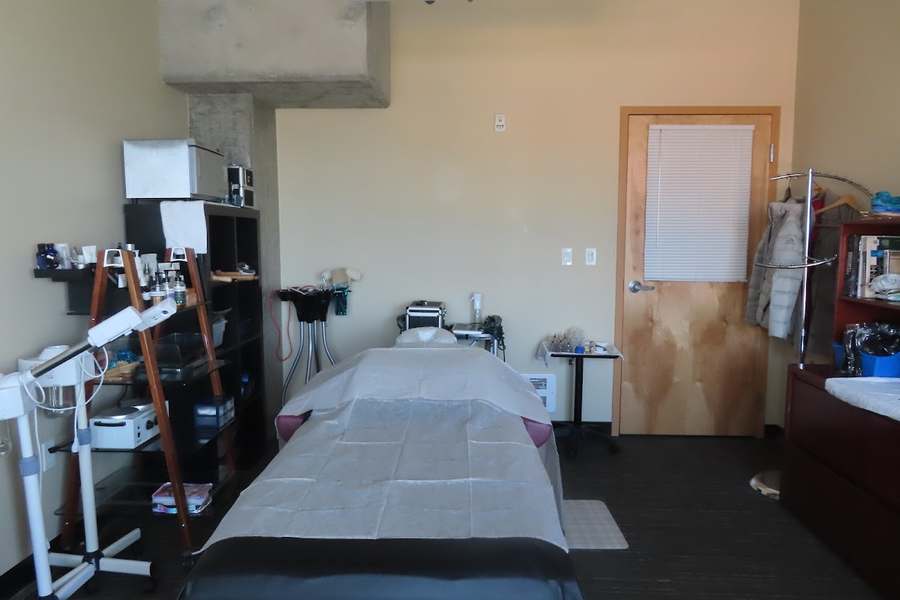 Londyn Rayne Therapy — Massage Therapy in Airport Wy S Ste 718, Seattle