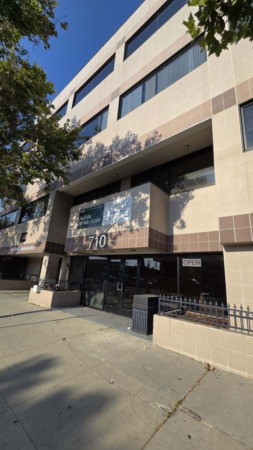 Dr. Kwang Lee Wellness Center — photo 1