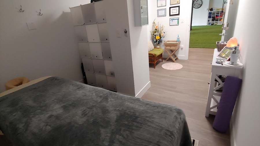 CLK-Healing Hands — Reiki & Energy Medicine in S Ellis Ave, Chicago