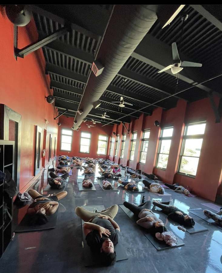 V12 Yoga — photo 1