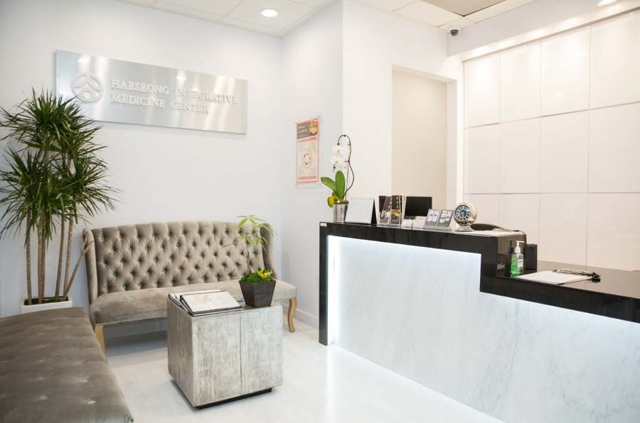Haeseong Integrative Medicine Center — Naturopathic Medicine in S Virgil Ave #306, Los Angeles