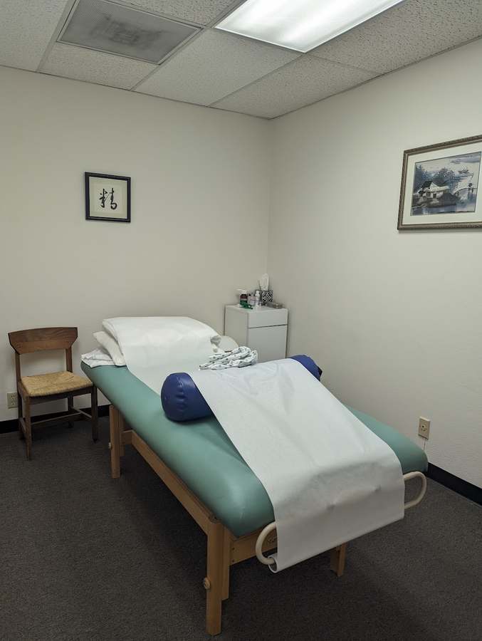 Lim's Acupuncture & Traditional Chinese Medicine — Acupuncture in Ventura Blvd Unit 220, Los Angeles