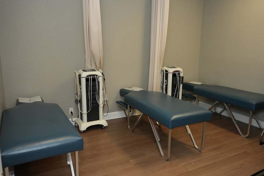Doral Spine & Wellness Center — Chiropractic in NW 26th St #16, Miami