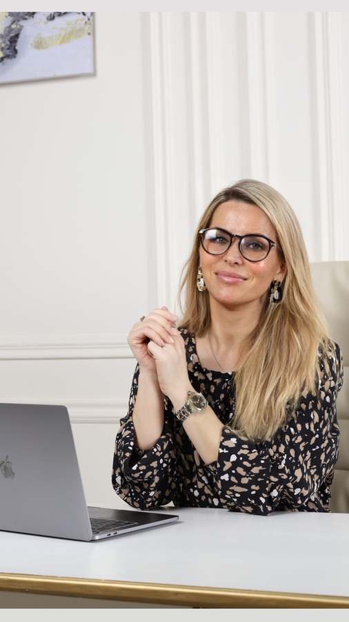 Dr.Laura Bella - Mental Health Counselor/ Family/Couples Coach — Psychotherapy in South Beach, Miami