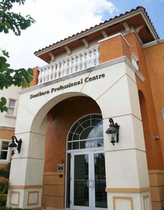 Fernandez Family Chiropractic Center: Dr. Roberto Fernandez, DC — Massage Therapy in SW 107th Ave Ste 202, Miami